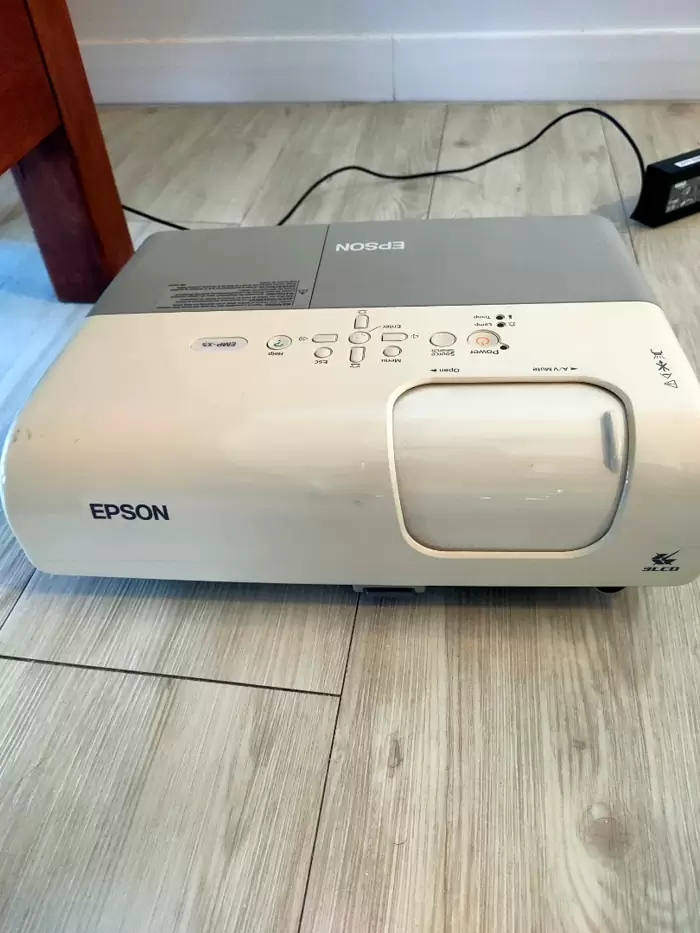 RM350 ONLY 1: Epson Projector, EMP-X5, 2009