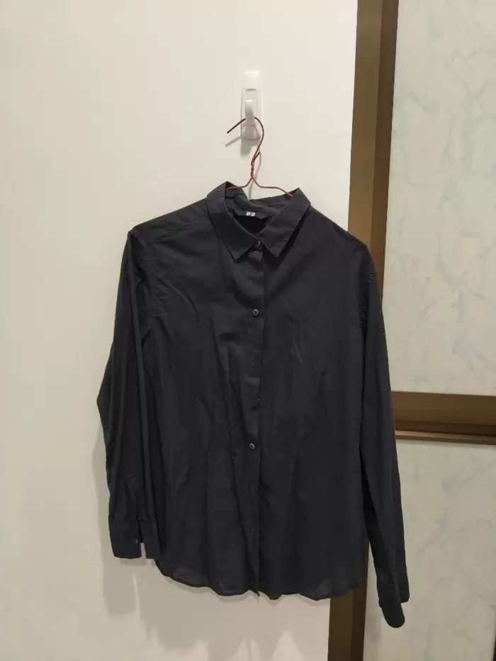 RM17 Uniqlo Long Sleeve T-Shirt (Dark Blue/Black)