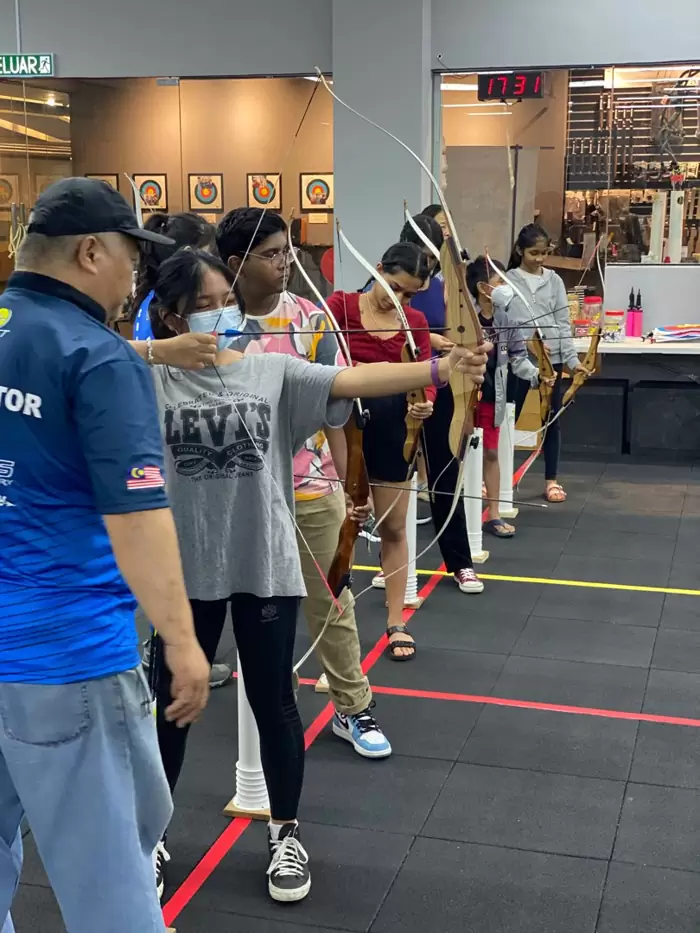 Archery School Intern / full time