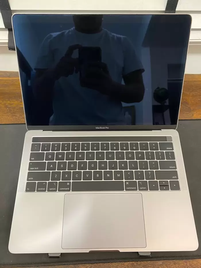 RM2,700 MacBook Pro 13-inch 2018 256GB Touchbar